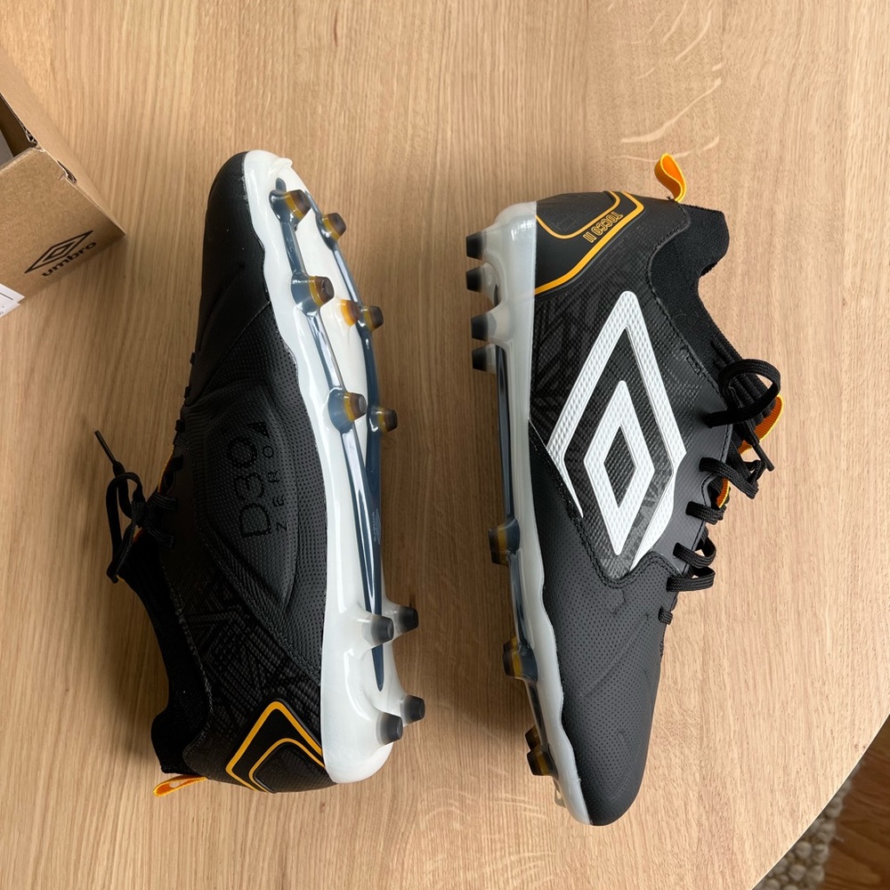 Umbro Tocco II Pro FG Soccer Cleat